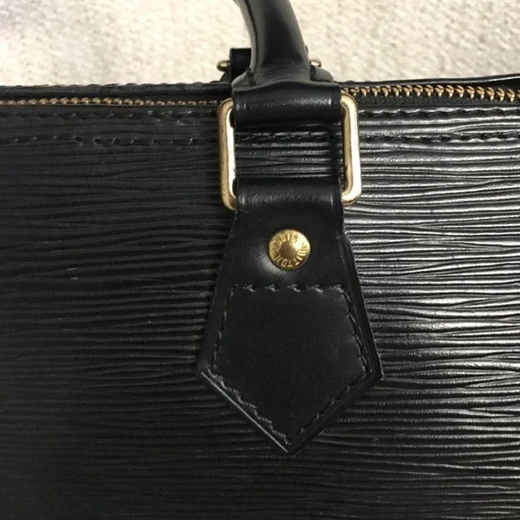 Authentic Louis Vuitton Epi black leather Speedy 25 bag - Picture 12 of 15